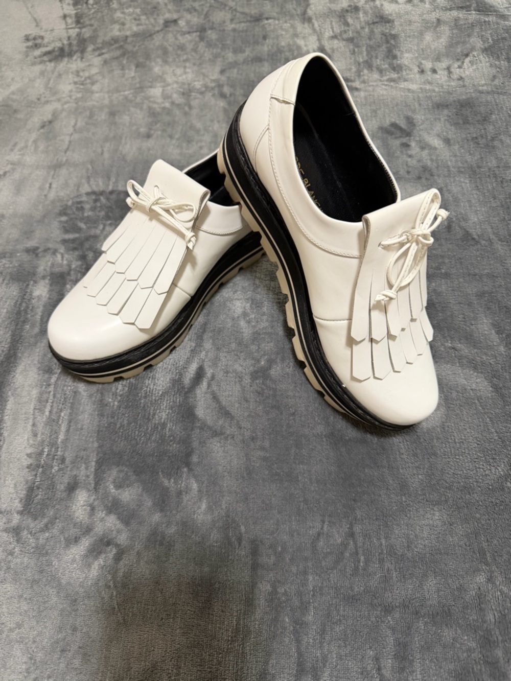 La Corde Blanche Women’s Fringe Kiltie Platform Loafers in White